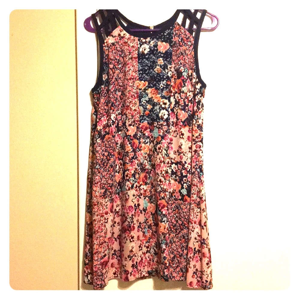 💐Speechless Floral Dress Sz L EUC
